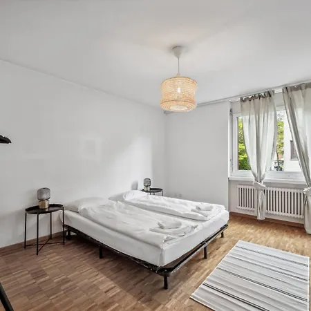 Chic 3-bedroom Near Center Apartamento Zúrich
