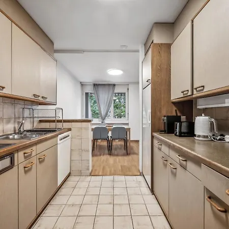 Chic 3-bedroom Near Center Apartamento Zúrich