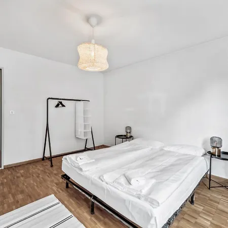 Apartamento Chic 3-bedroom Near Center *