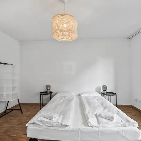 Apartamento Chic 3-bedroom Near Center