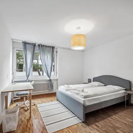 Apartamento Chic 3-bedroom Near Center