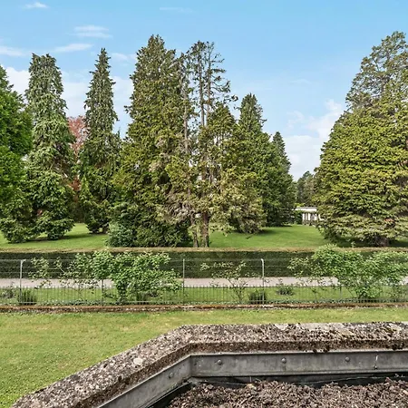 Chic 3-bedroom Near Center Apartamento *