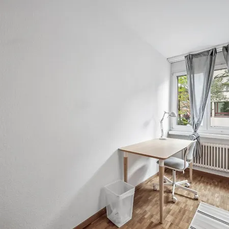 Apartamento Chic 3-bedroom Near Center *
