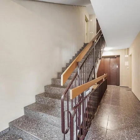 Chic 3-bedroom Near Center Apartamento