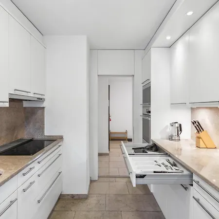 Apartamento Chic 3-bedroom Near Center