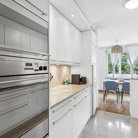 Apartamento Chic 3-bedroom Near Center