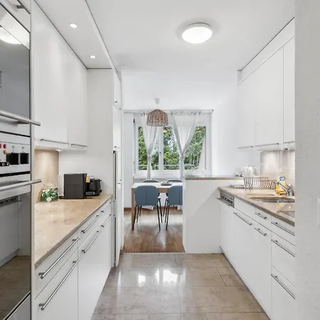 Chic 3-bedroom Near Center * Zúrich