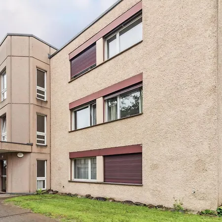 Chic 3-bedroom Near Center Apartamento