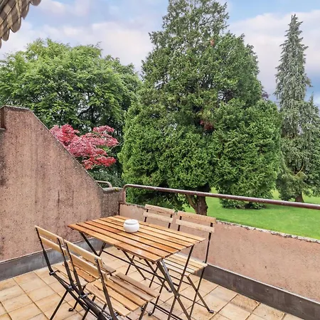 Chic 3-bedroom Near Center Apartamento