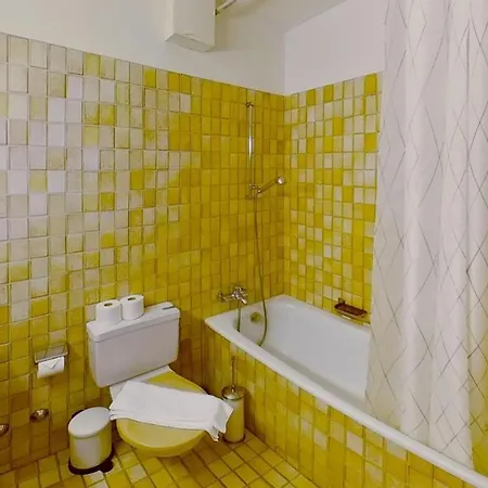 Apartamento Chic 3-bedroom Near Center
