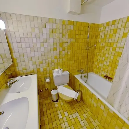 Chic 3-bedroom Near Center Apartamento *