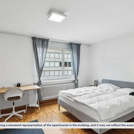 Chic 3-bedroom Near Center
