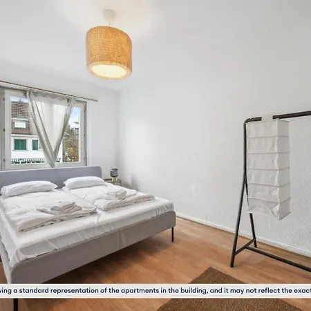 Chic 3-bedroom Near Center Apartamento