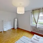 Апартаменты Chic Near Center *